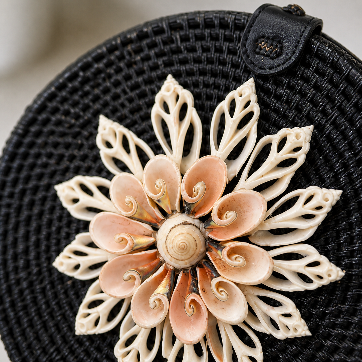 Handgemachte Ata-Gras-Tasche – Schwarze Bali Boho Muschel Umhängetasche
